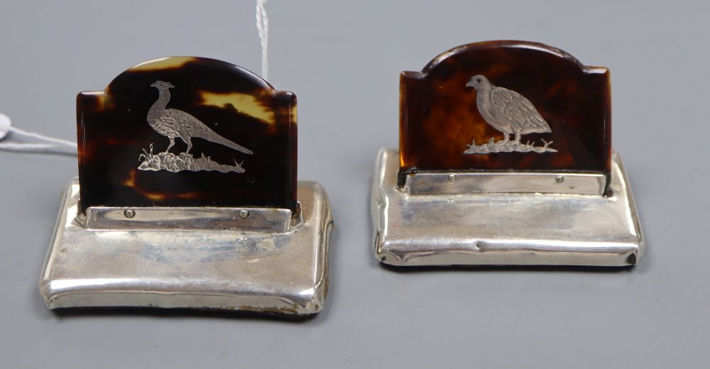 A pair of George V silver and tortoiseshell mounted menu holders, J. Batson & Son, London, 1913, base 56mm